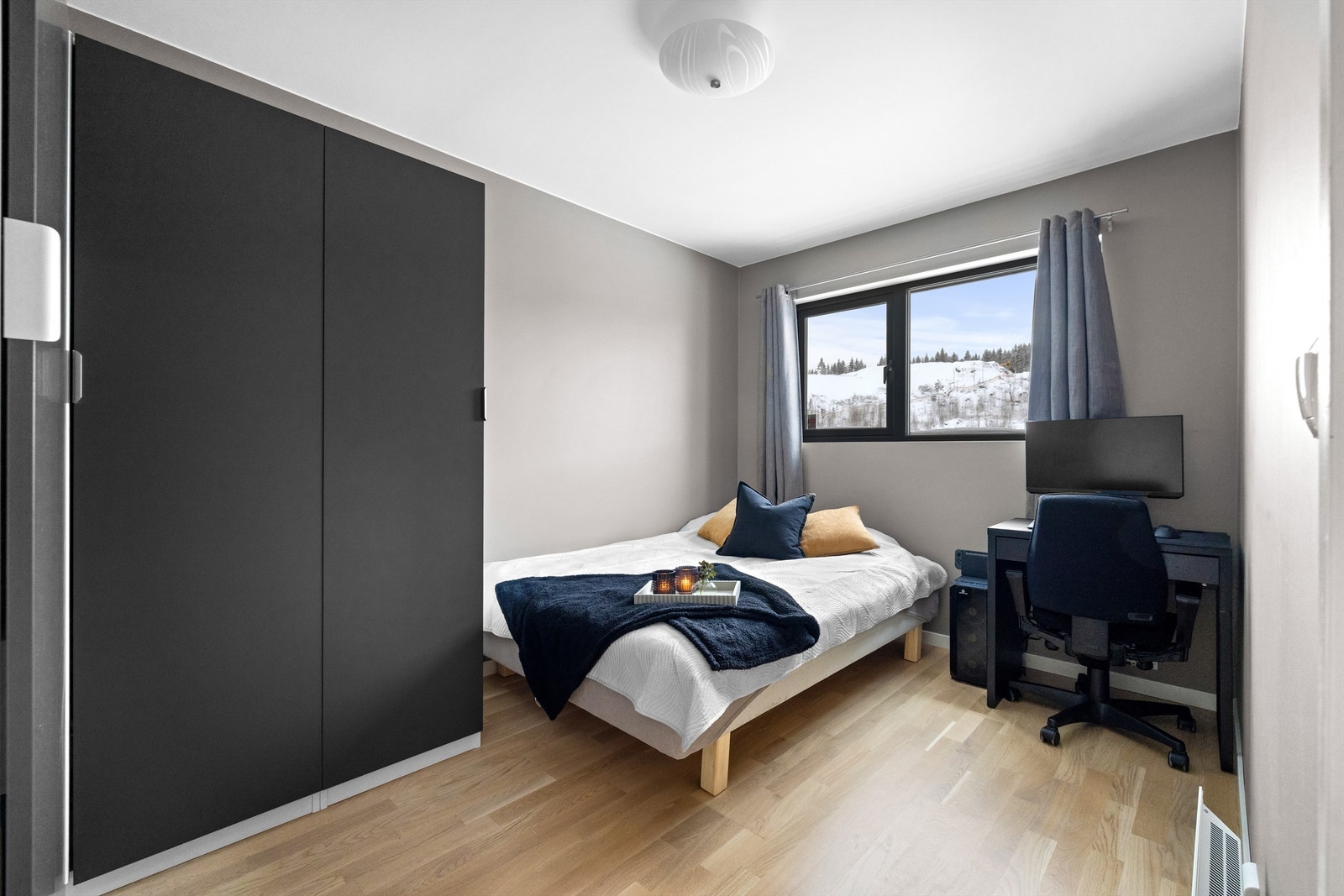 Soverom med utvendig screens for behagelig temperatur på varme dager Galleribilde