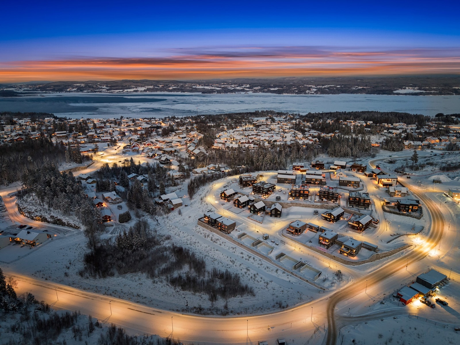 Høgåstoppen 9 ligger i et nyere boligfelt på toppen av Flateby. Her får man umiddelbar vei til marka og kort vei til skole. Galleribilde