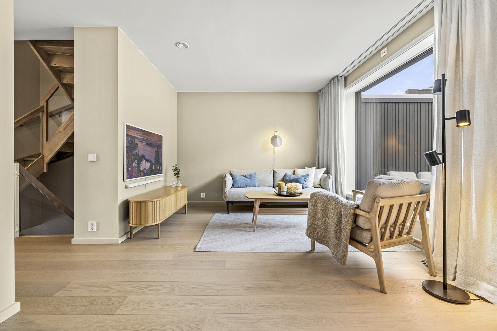 Stue med innbydende fargetoner. Galleribilde