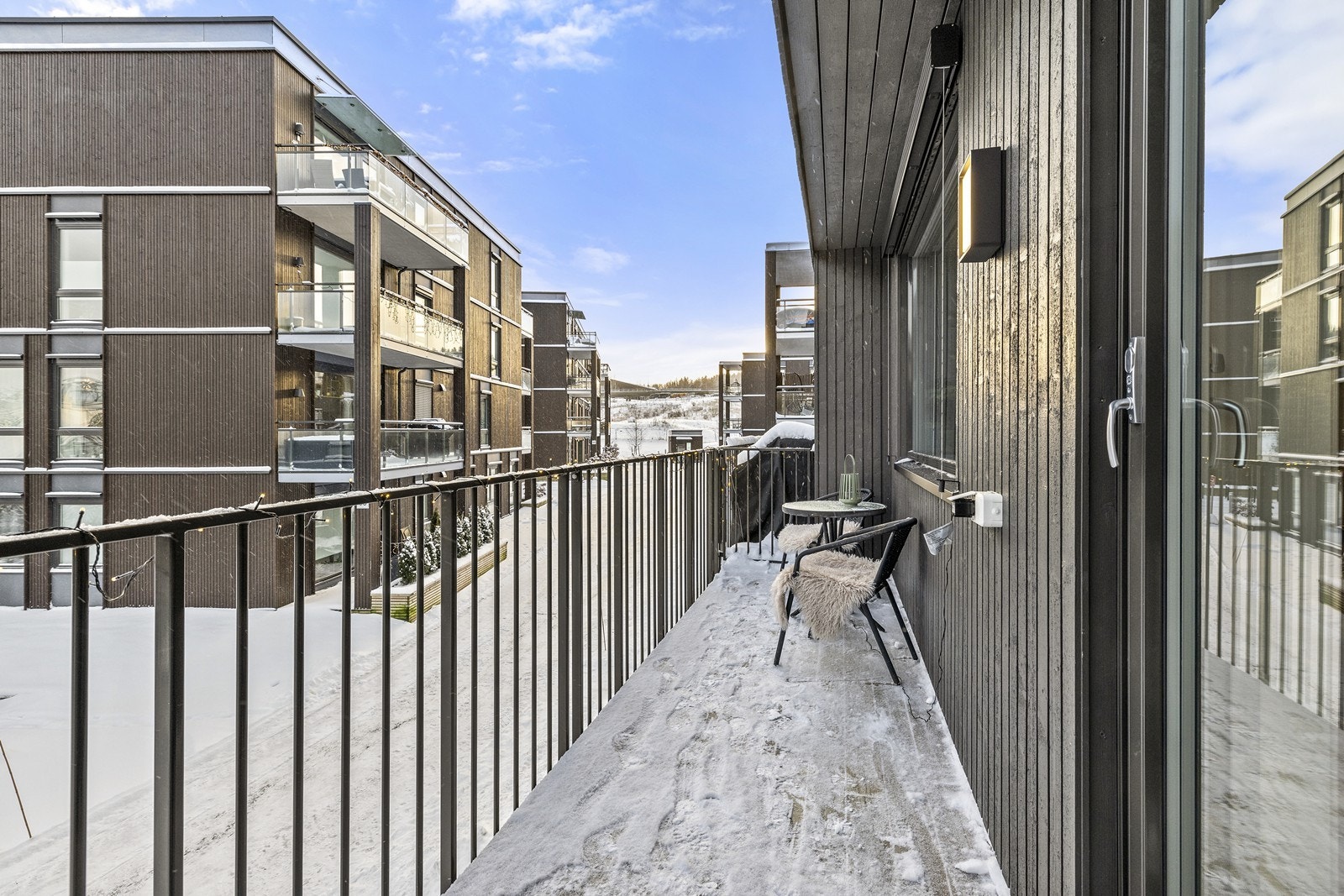 Totalt 22 m² terrasse- og balkongareal - gode uteplasser for solrike dager. Galleribilde