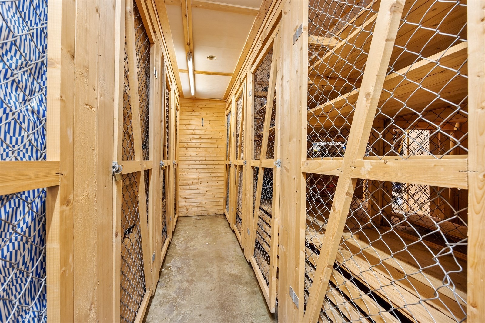 Bodene gir god plass til sportsutstyr og annen sesongbasert oppbevaring. Galleribilde