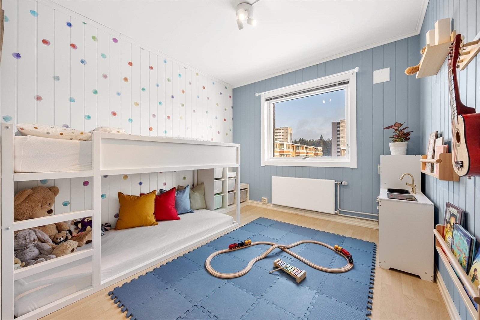 Leilighetens tredje soverom egner seg godt som barnerom, gjesterom eller kontor. Galleribilde