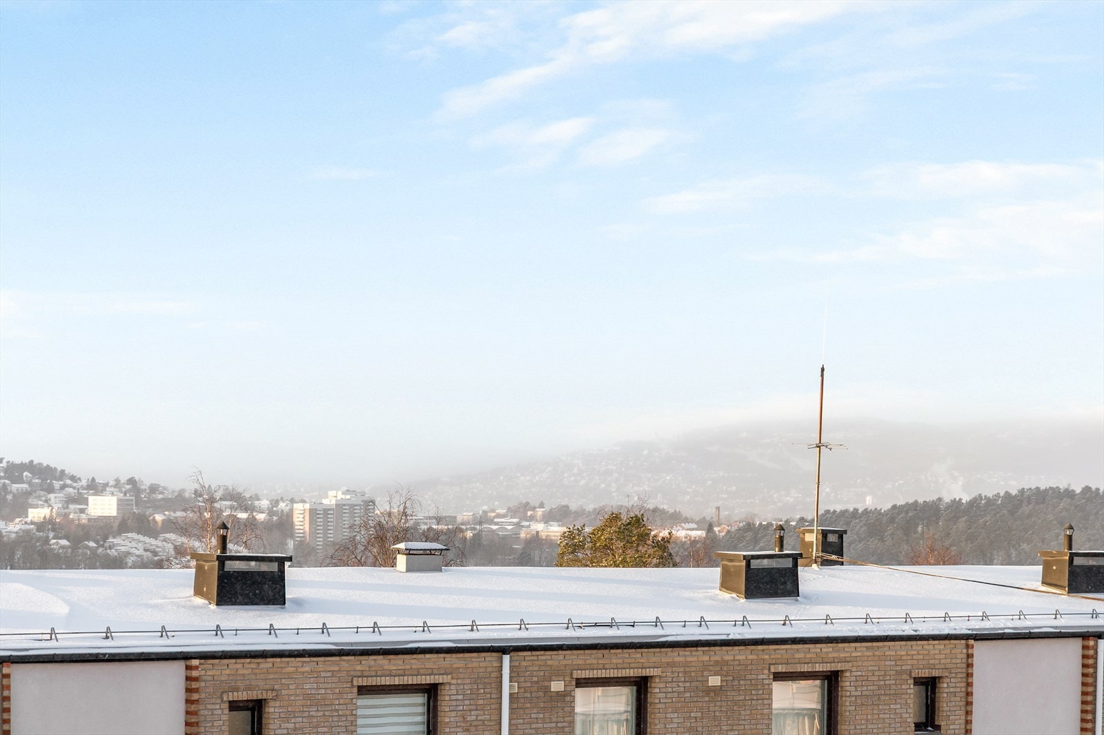 Leiligheten har flott utsikt over nærområdet. Galleribilde