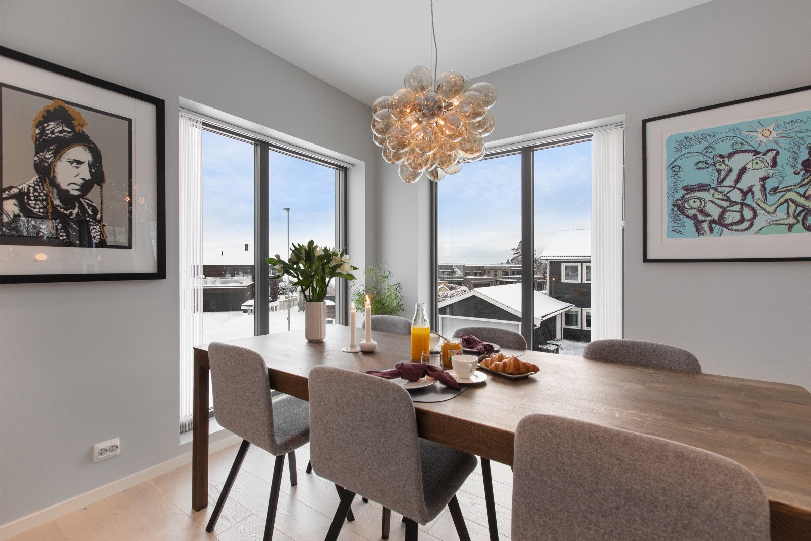 Spiseplassen gir deg muligheten til å sitte i rolige omgivelser og nyte en fin utsikt. Galleribilde