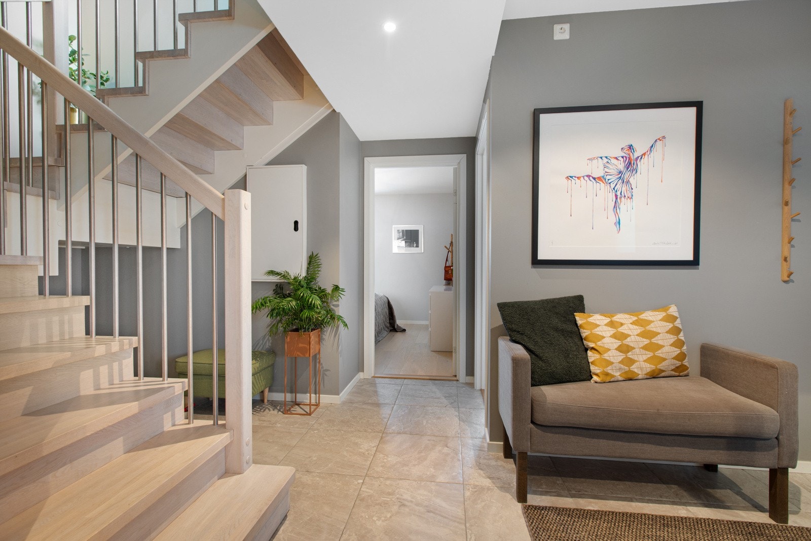 På andre siden av entréen er de to resterende soverommene plassert, adskilt fra oppholdsrommene for en rolig og privat sone. Galleribilde