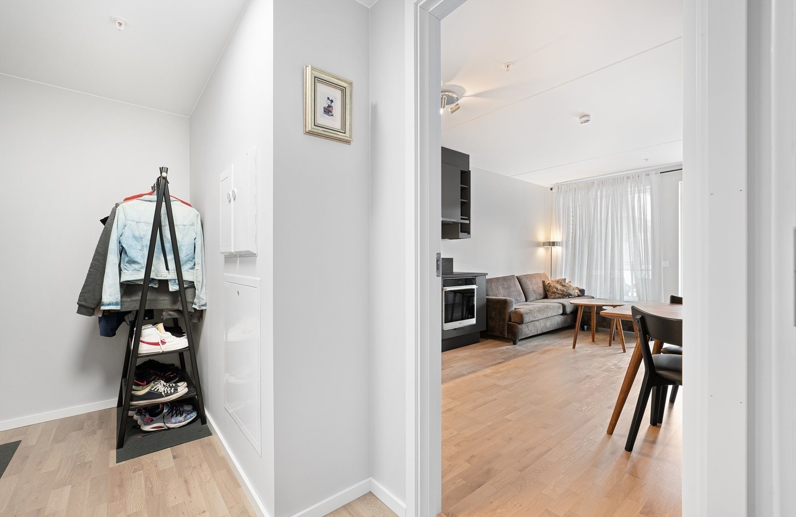 Her er det god plass til garderobeskap og oppbevaring av diverse eiendeler. Galleribilde