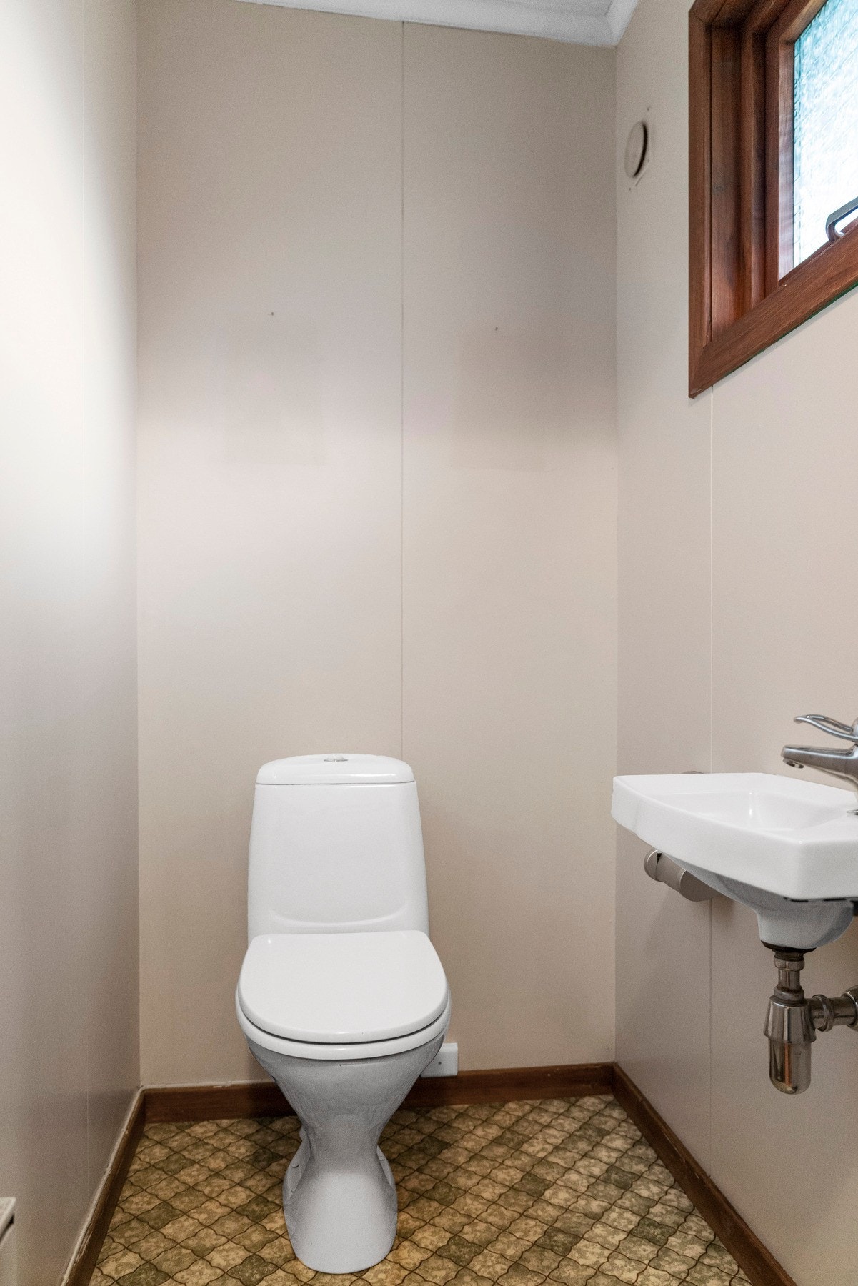 Praktisk, separat toalettrom. Galleribilde