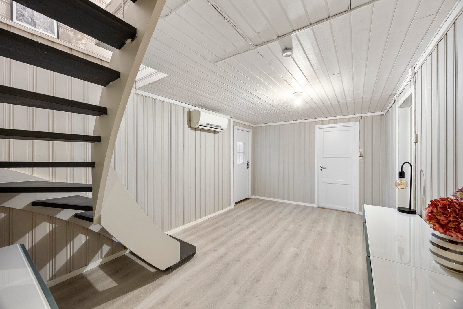 Gang i underetasje - 15 kvm. Galleribilde