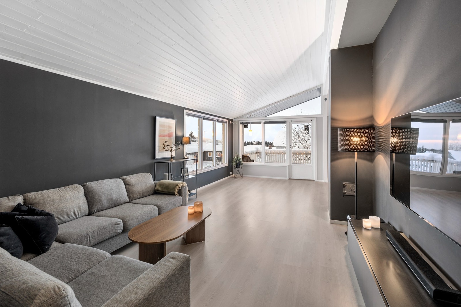 Overflater i gang og stue ble pusset opp i 2020 Galleribilde