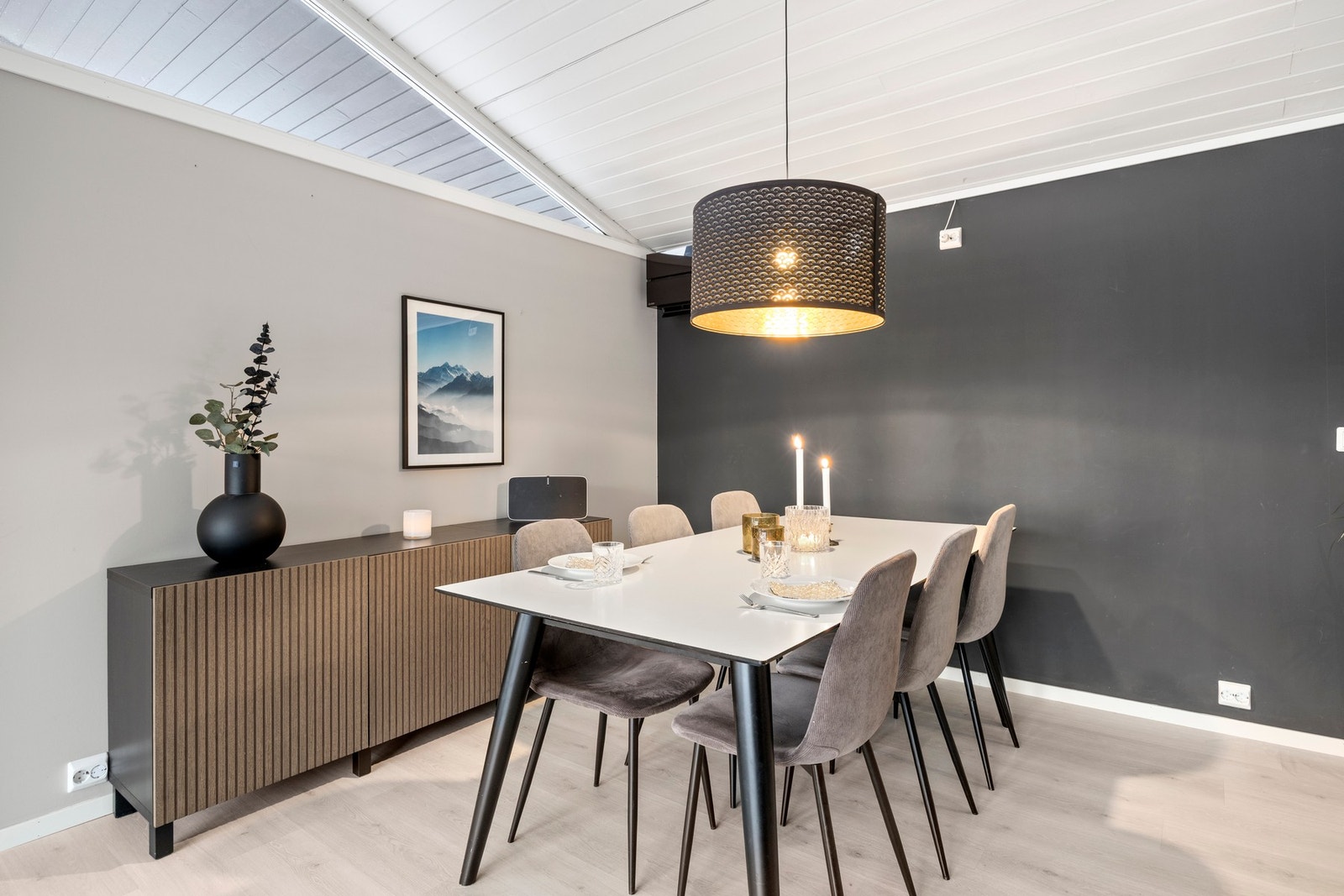 Spisestue i tilknytning til kjøkken Galleribilde