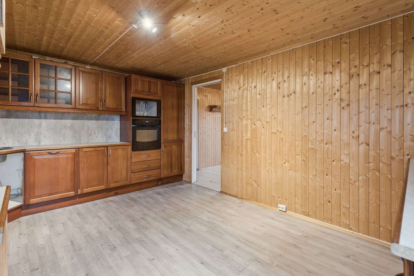 Rommet har plass til en koselig spiseplass . Galleribilde