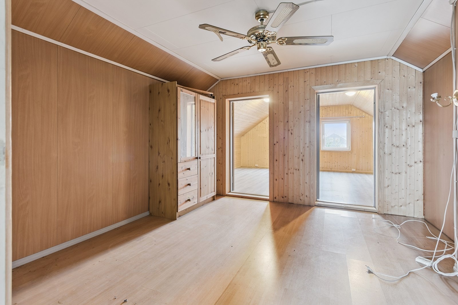 Fra gangen i loftsetasjen er det adkomst til soverommene. Galleribilde