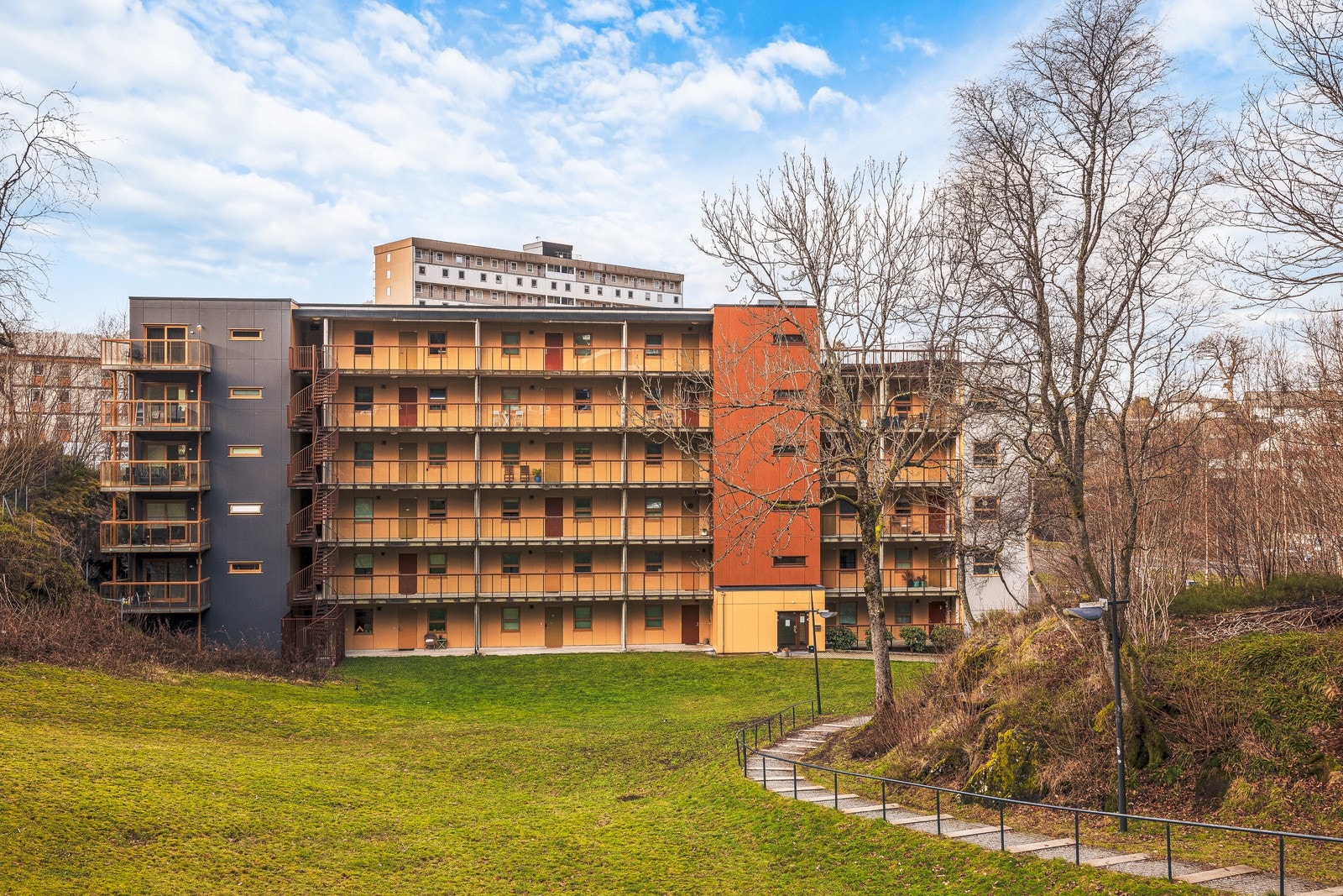 Dette er perfekt for deg som ønsker en sentral og romslig bolig med alt av fasiliteter man trenger i nærheten. Galleribilde