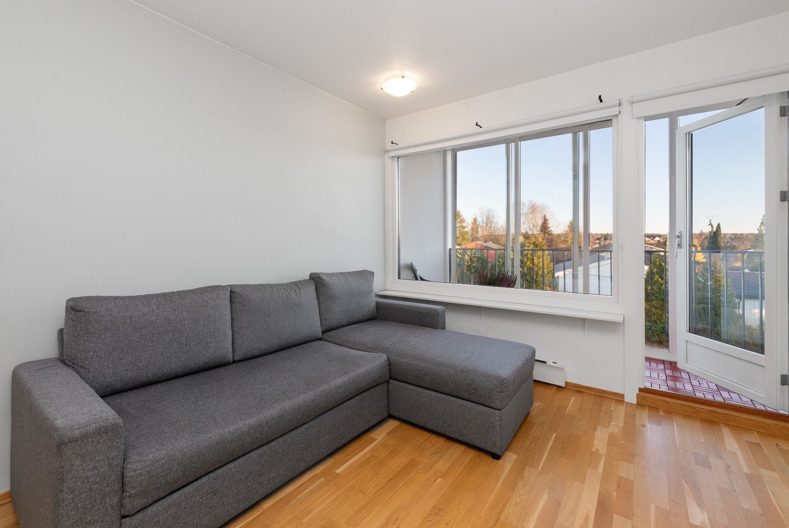 Utgang til balkong med vid utsikt Galleribilde