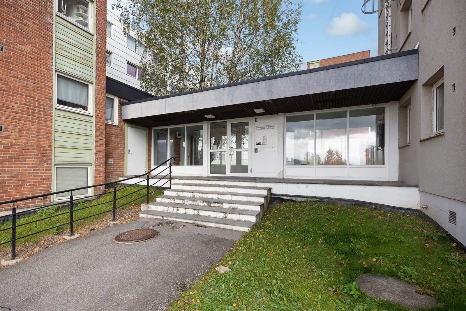 Inngangspartiet inviterer - her er det bare å ringe på Galleribilde