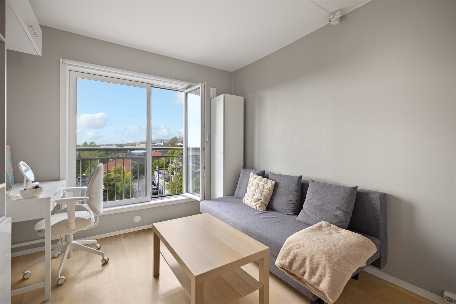 Hjemmekontor med stil - ikke et dårlig sted å jobbe hjemmefra Galleribilde