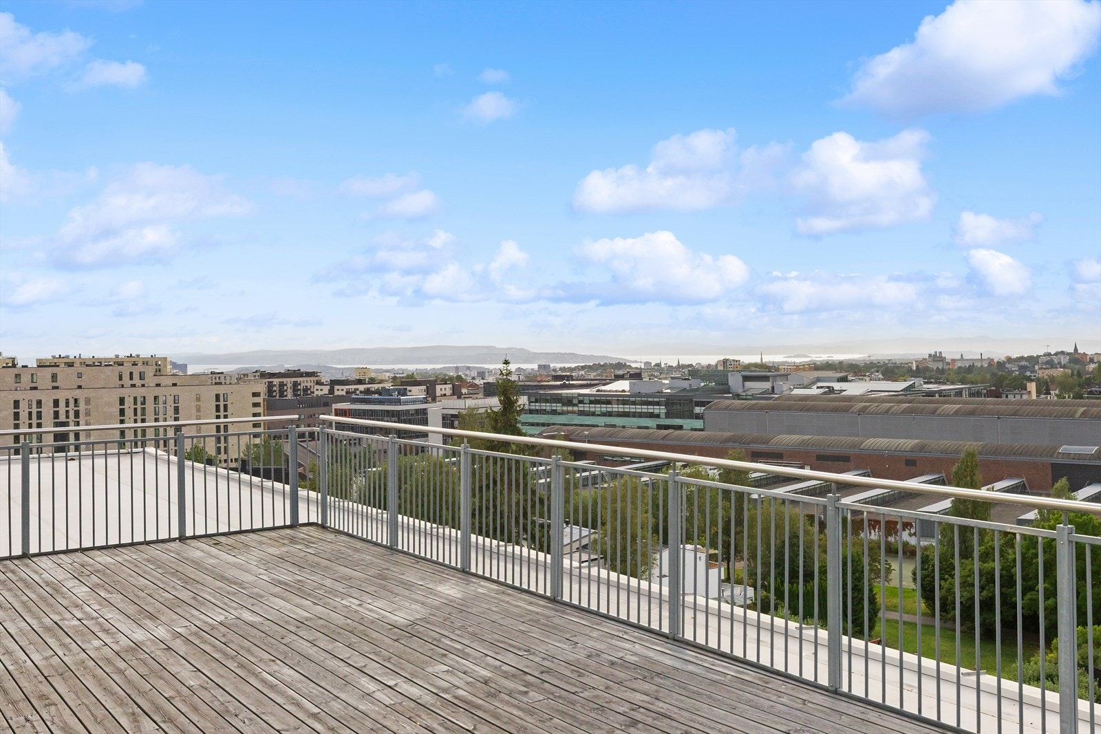 Felles takterrasse med gode solforhold. Galleribilde