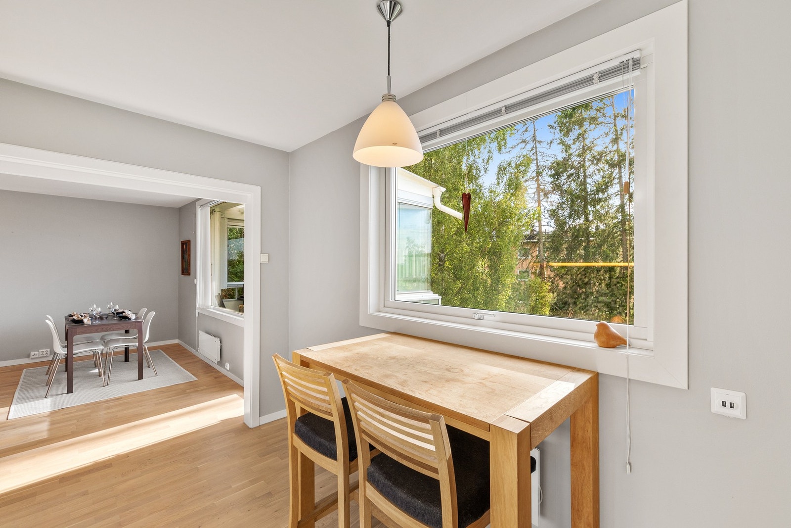 Fra kjøkkenet har man fin mulighet til å nyte morgen kaffen. Galleribilde