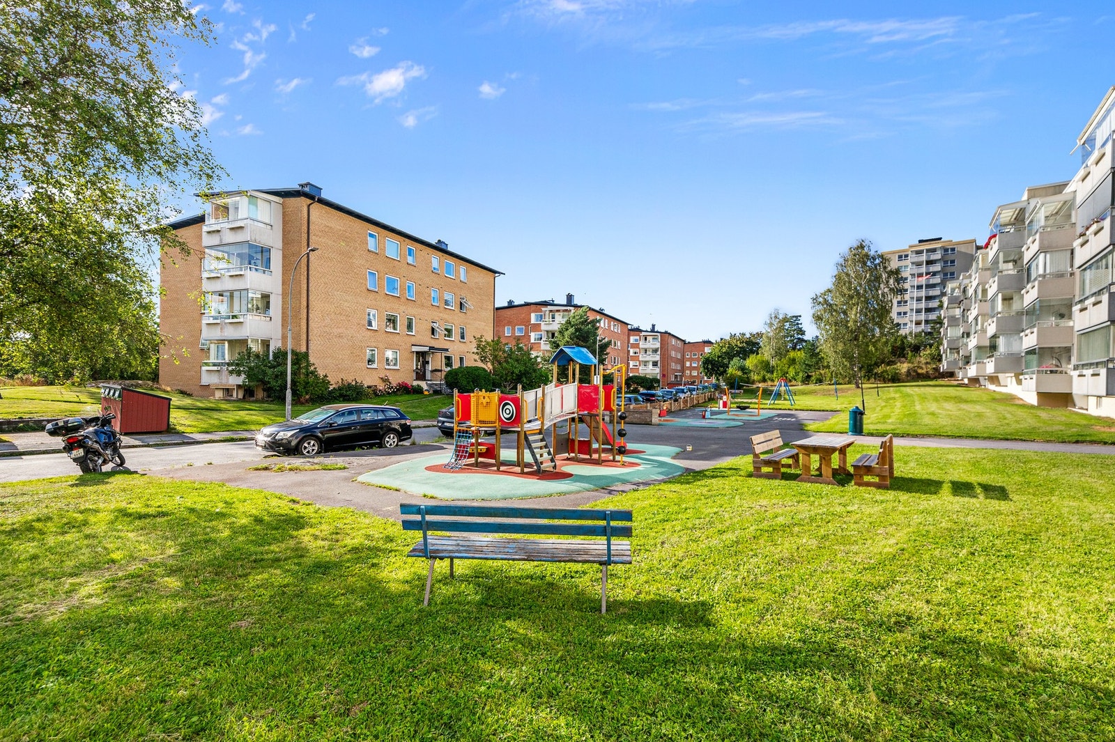 Felles uteområde med lekeplass Galleribilde