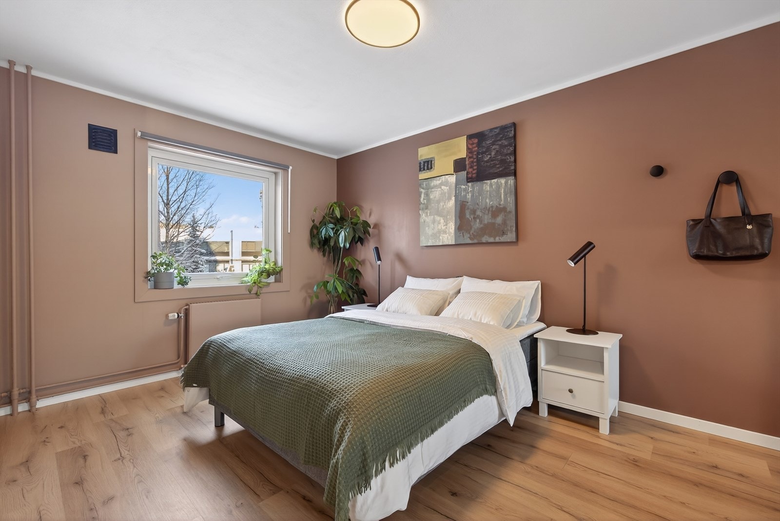 Stort hovedsoverom med fordelaktig opphøyning og redusert innsyn. Galleribilde