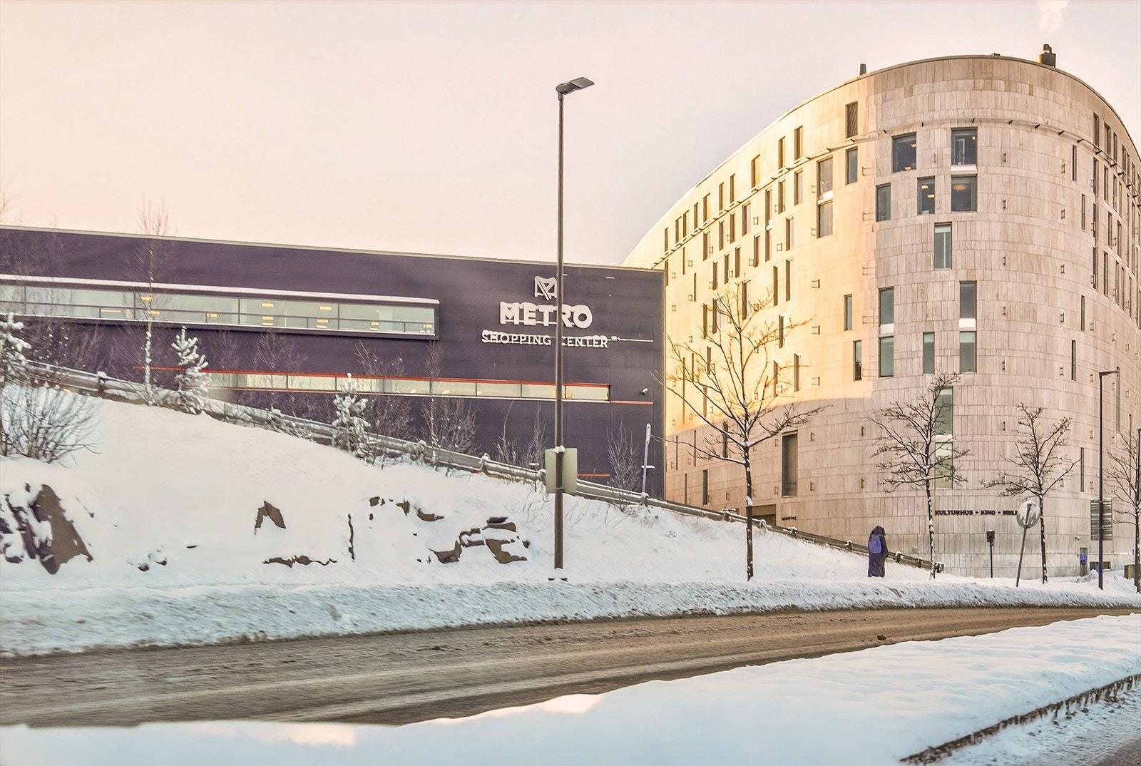 Området byr på en fin kombinasjon av kultur og shopping, med Metro Senter og Lørenskog hus kun en kort spasertur fra boligen. Galleribilde