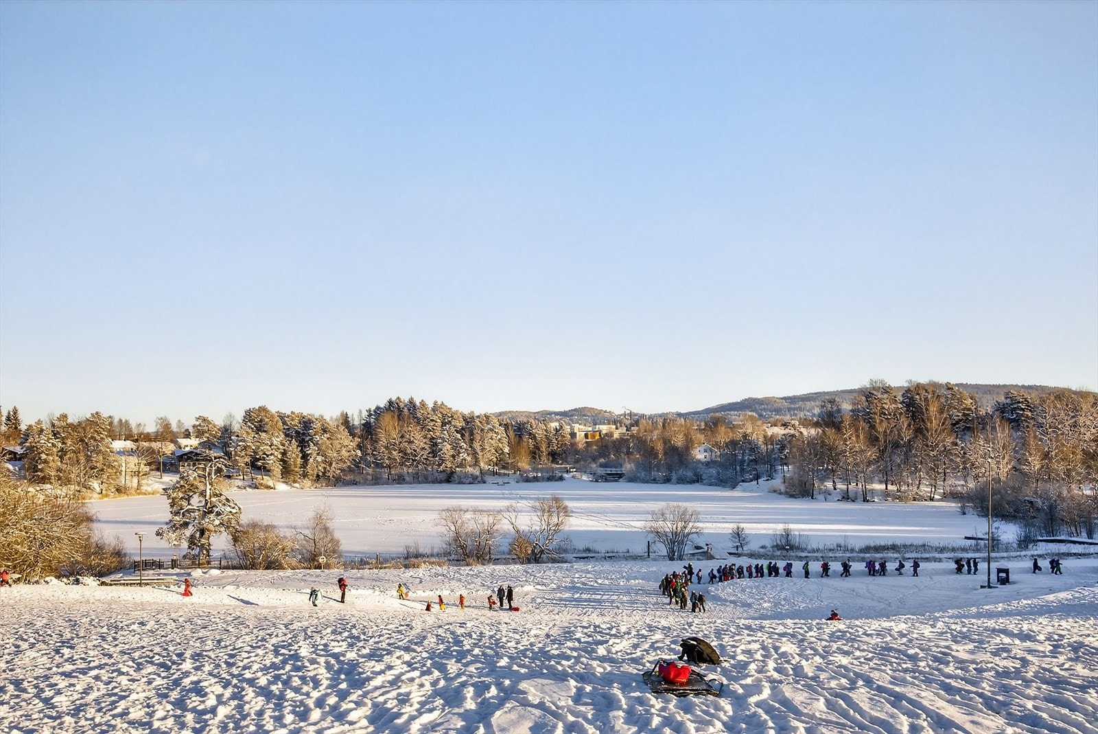 Med Langvannet og Vesletjernet i nærheten har du enkel tilgang til attraktive badeplasser på sommerstid. Galleribilde