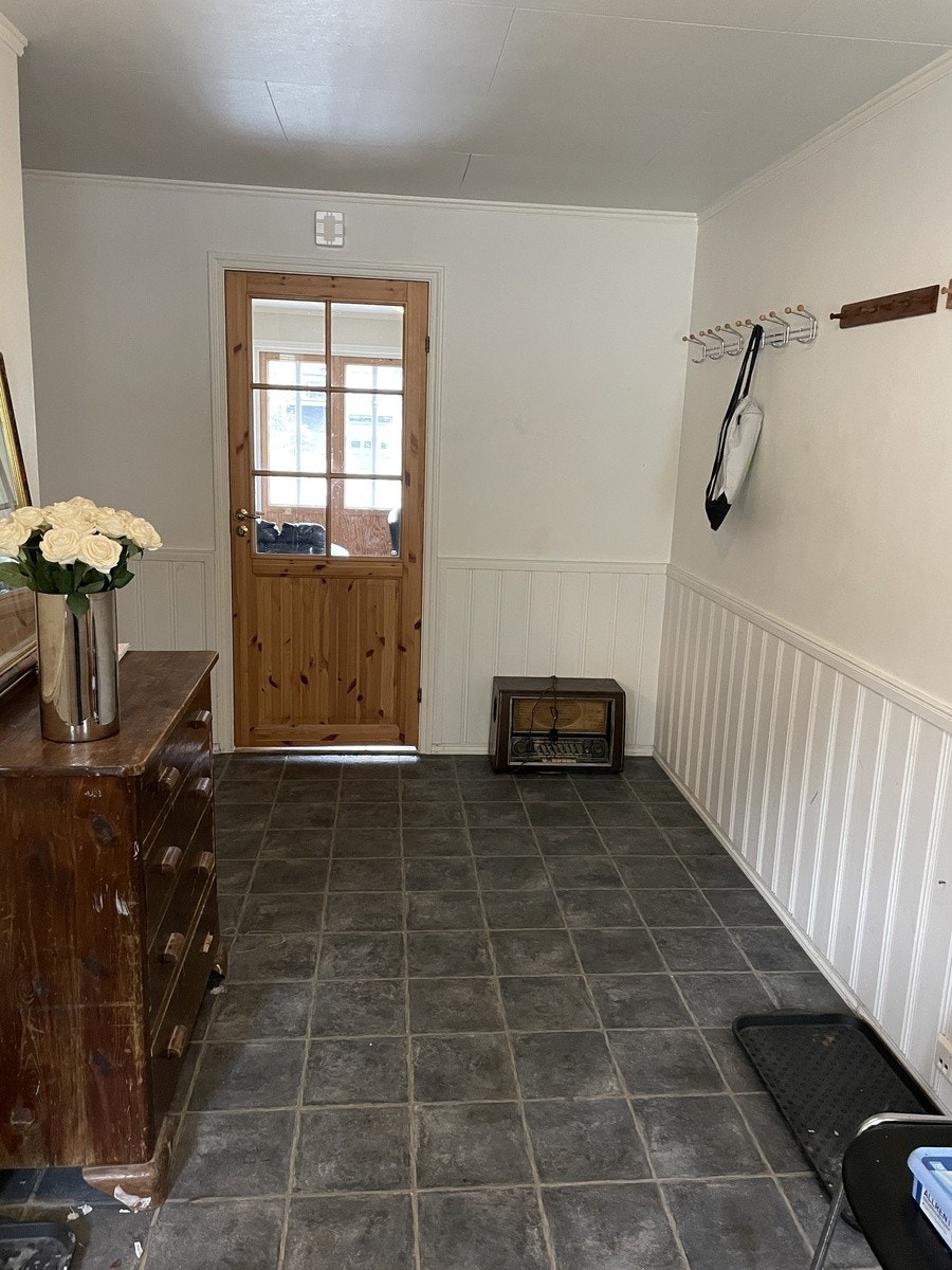 Romslig entré Galleribilde