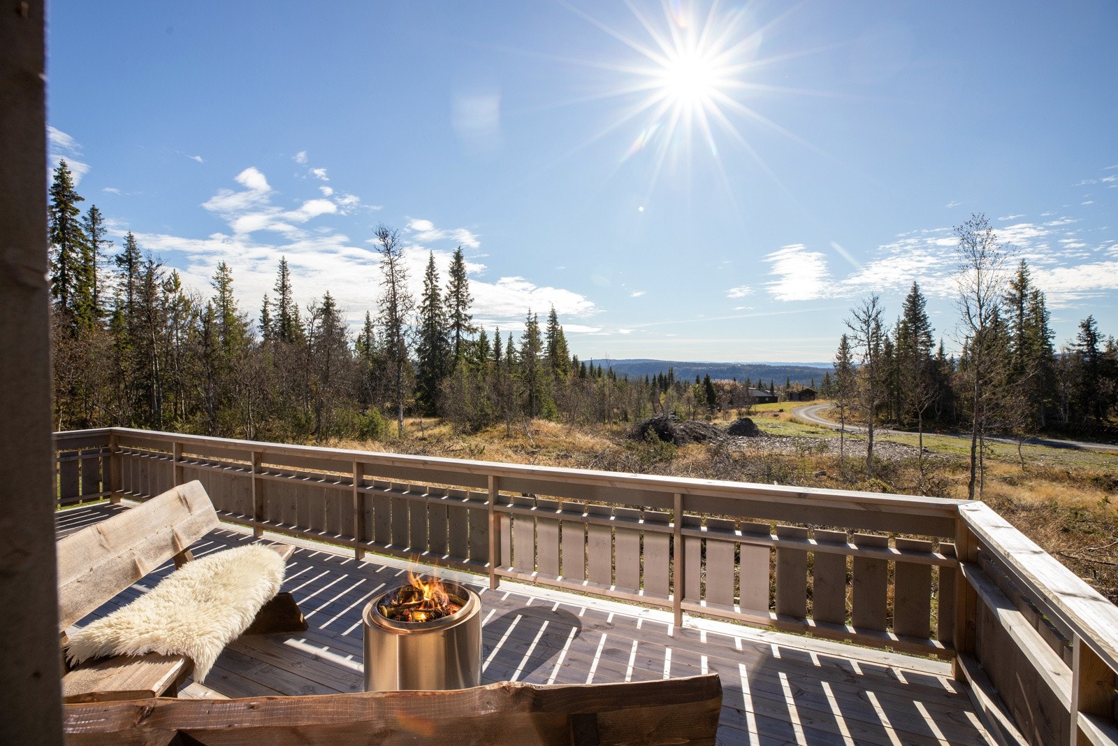 Eiendommen har en flott beliggenhet med fin utsikt og gode solforhold. Galleribilde