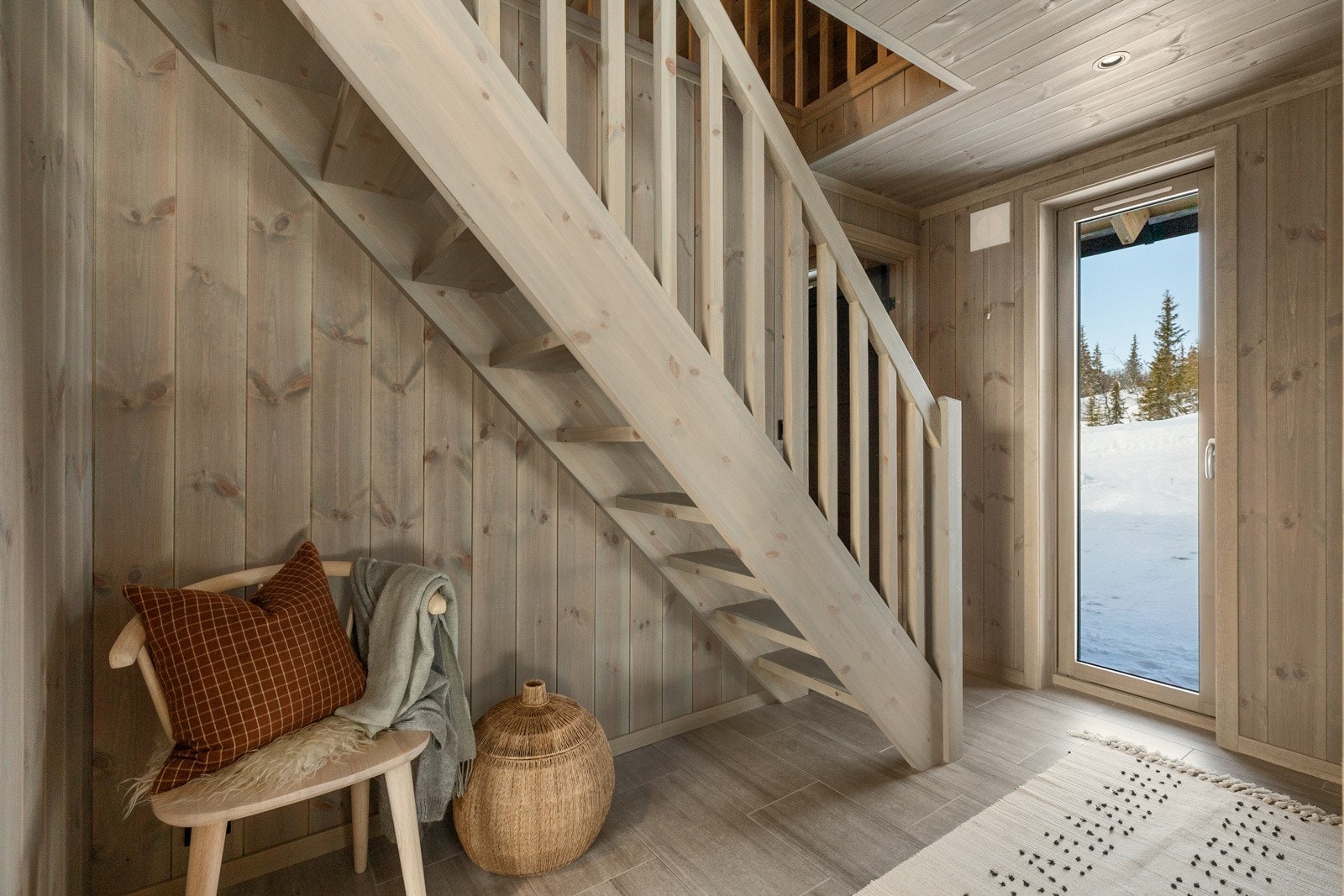 Plass til noe oppbevaring under trapp Galleribilde