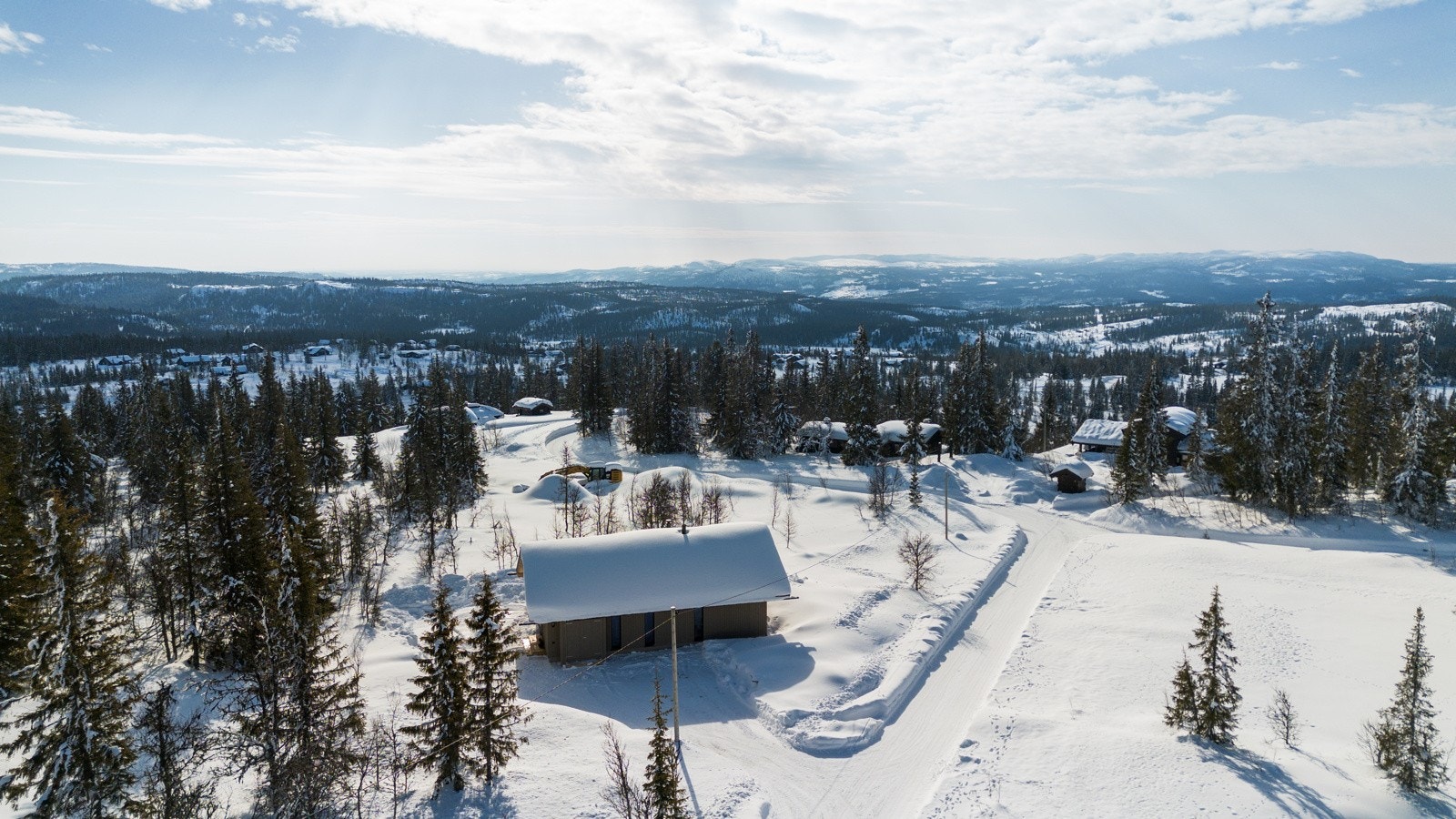 Skiløypene går kun ca. 100 meter fra hytta ifølge skisporet.no Galleribilde