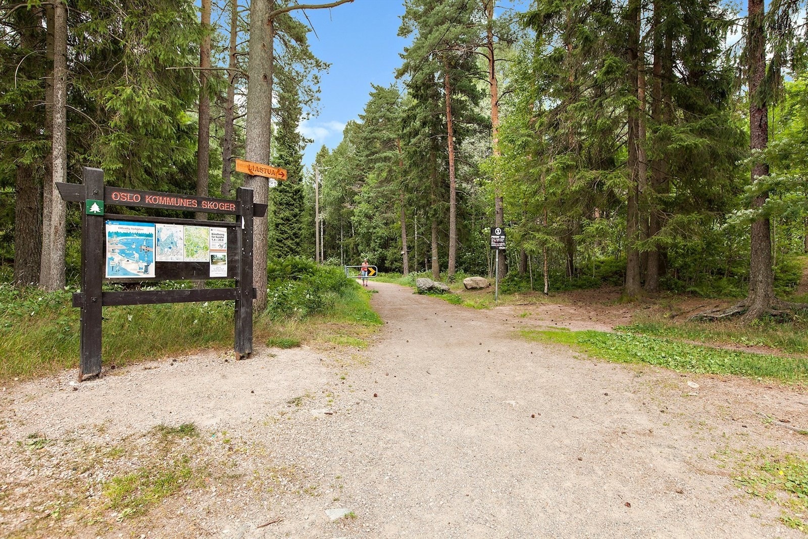 Fra eiendommen er det kort vei til marka med lysløyper og gode turmuligheter. Galleribilde