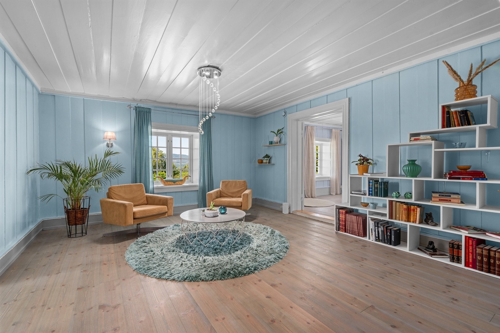 Den andre TV-stuen ligger på andre siden av gang/trapperom med videre inngang til de to siste soverommene Galleribilde