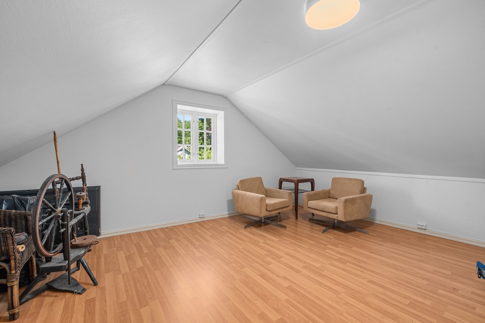 Loft - Tilsvarende rom på andre enden Galleribilde