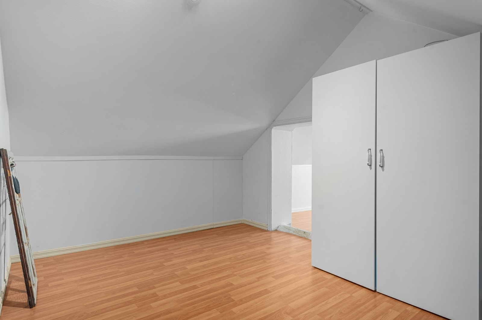 Loftsetasjen med god lagringsplass Galleribilde