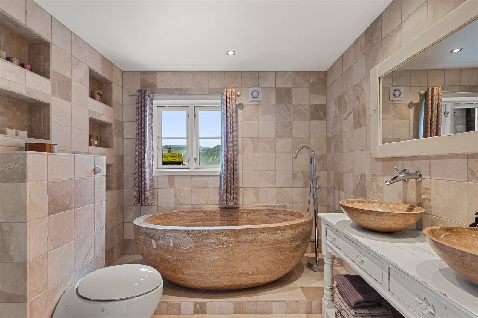 Stilig bad med unike detaljer. Galleribilde