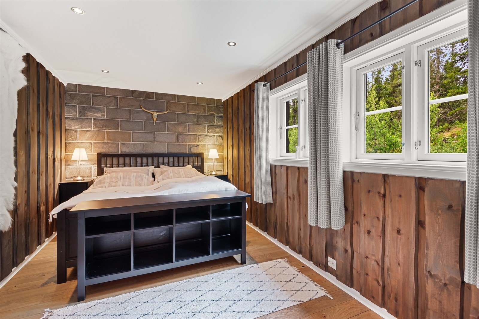 En vegg kledd i stein. Galleribilde