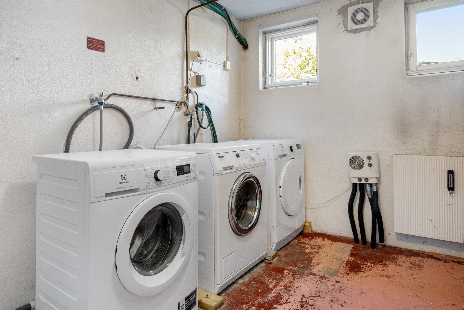 I kjelleren er det felles vaskerom. Galleribilde