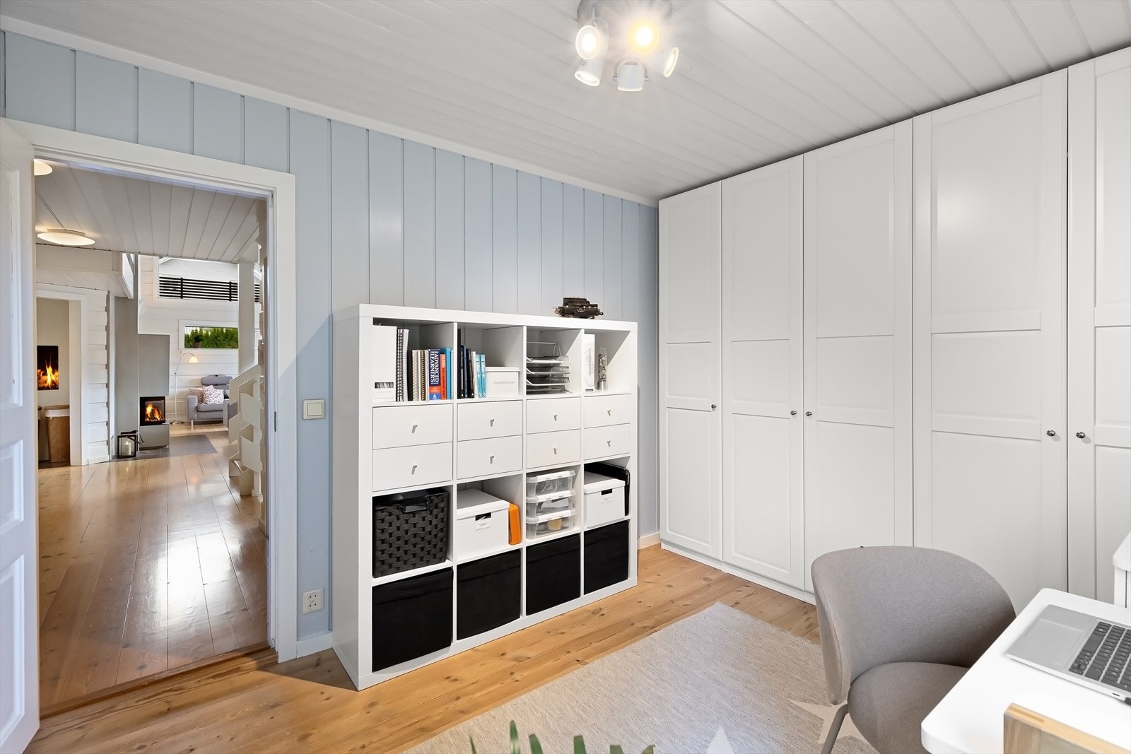 Rommet har god plass til seng, kommode, skrivebord e.l. Galleribilde