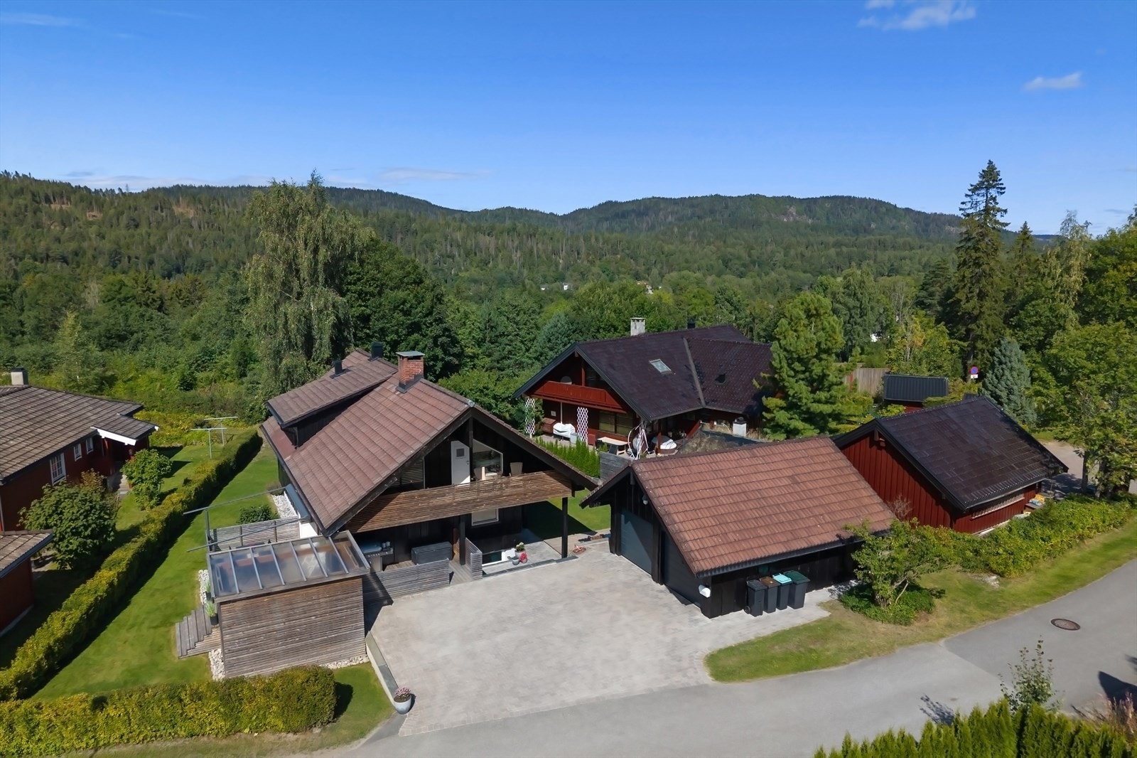 Her bor du i familievennlige omgivelser, samtidig som det er meget sentralt med kort vei til alt du trenger i hverdagen Galleribilde