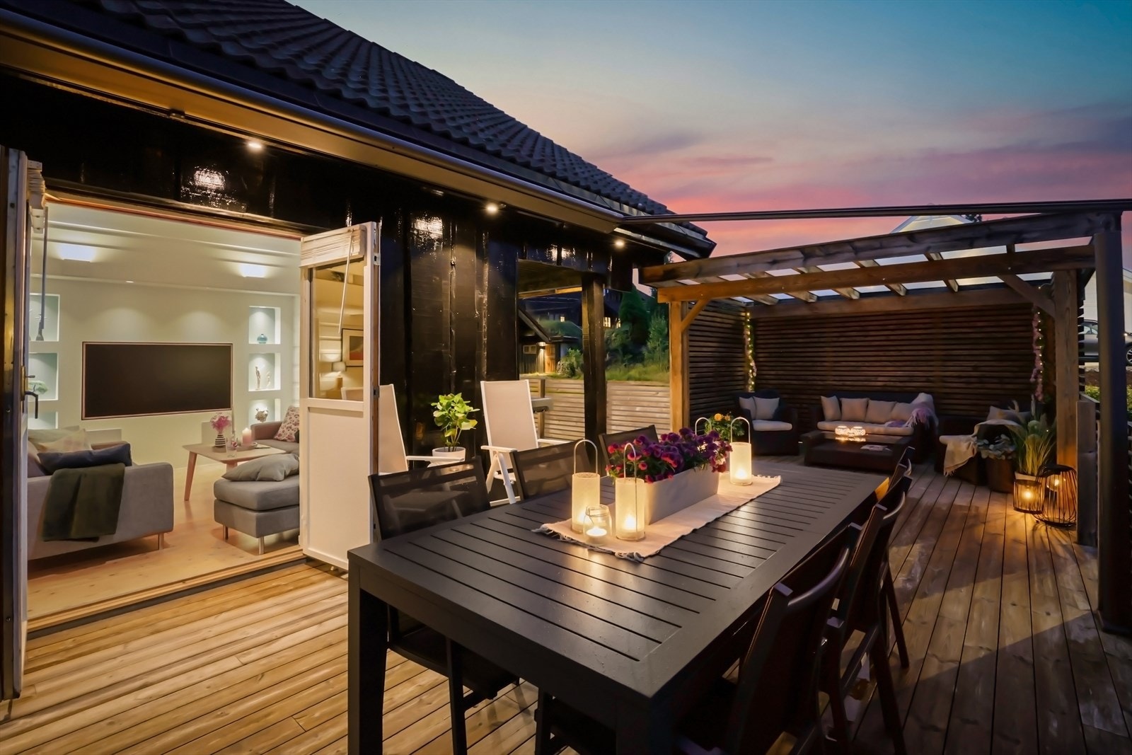 Uteområdet ble oppgradert med ny pergola m.m. i 2016 Galleribilde