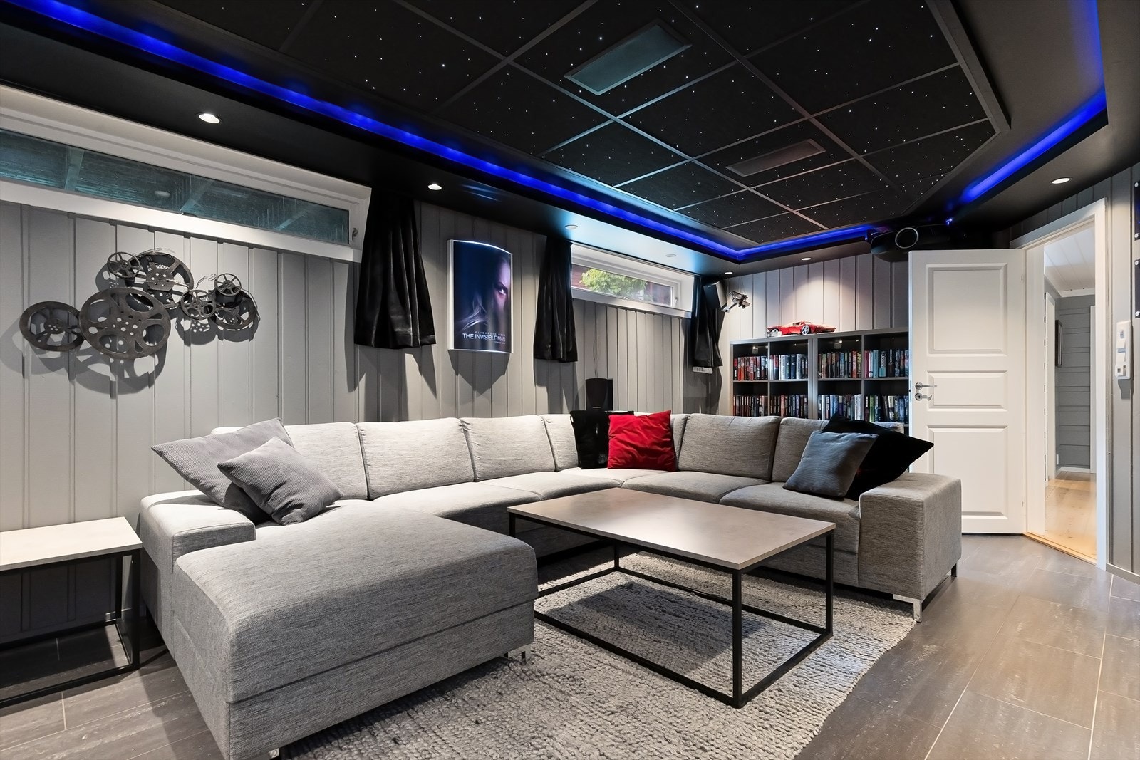 Her er det god plass til stor sofagruppe, samt bokhyller, skap e.l. Galleribilde