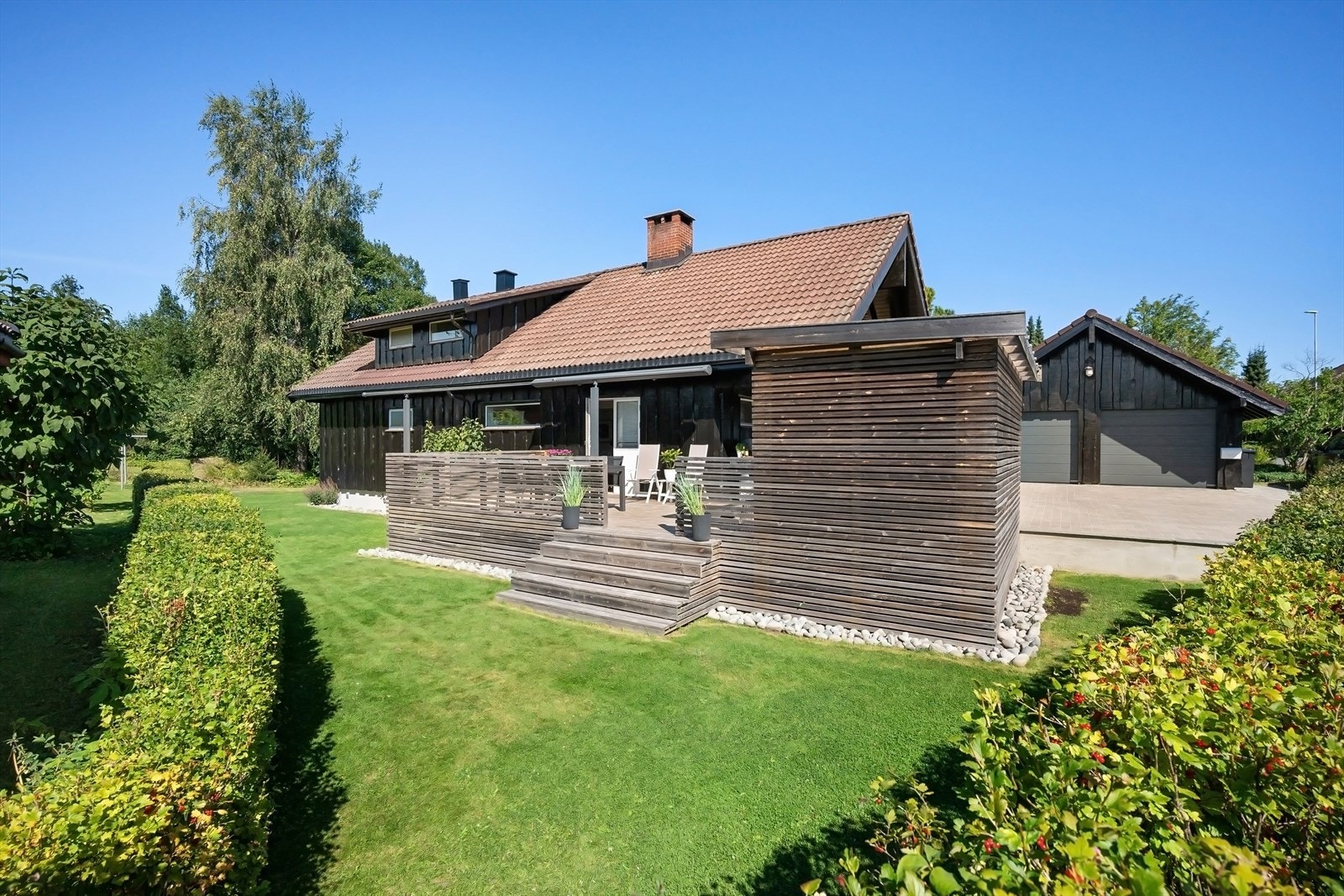 Brendsrudtoppen 162 er en meget gjennomført og pent opparbeidet eiendom Galleribilde