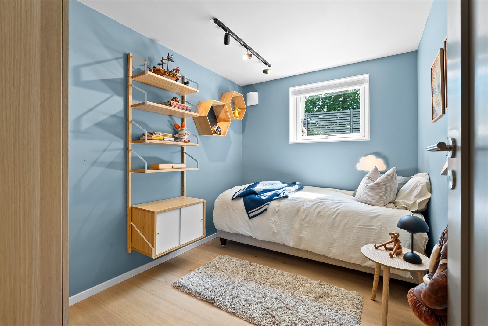 Soverommet er ideelt som barnerom eller gjesterom, tilpasset dine behov og ønsker. Galleribilde