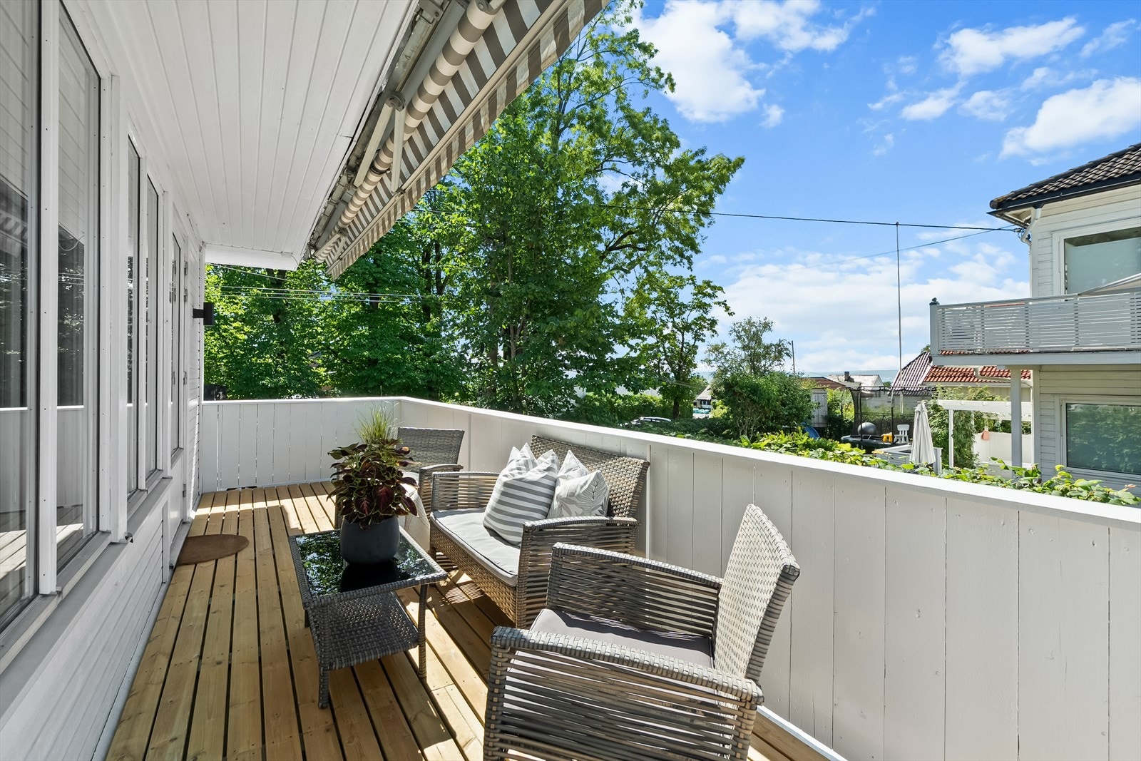 Perfekt for hyggelige stunder med familie og venner, med plass til utemøbler og beplantning. Galleribilde