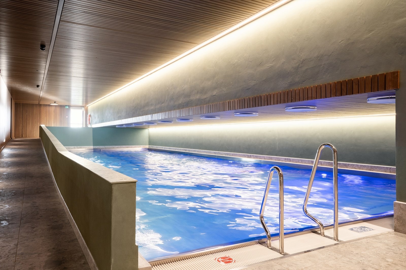 Fantastiske fasiliteter i sameiet med blant annet 18 meter oppvarmet basseng Galleribilde