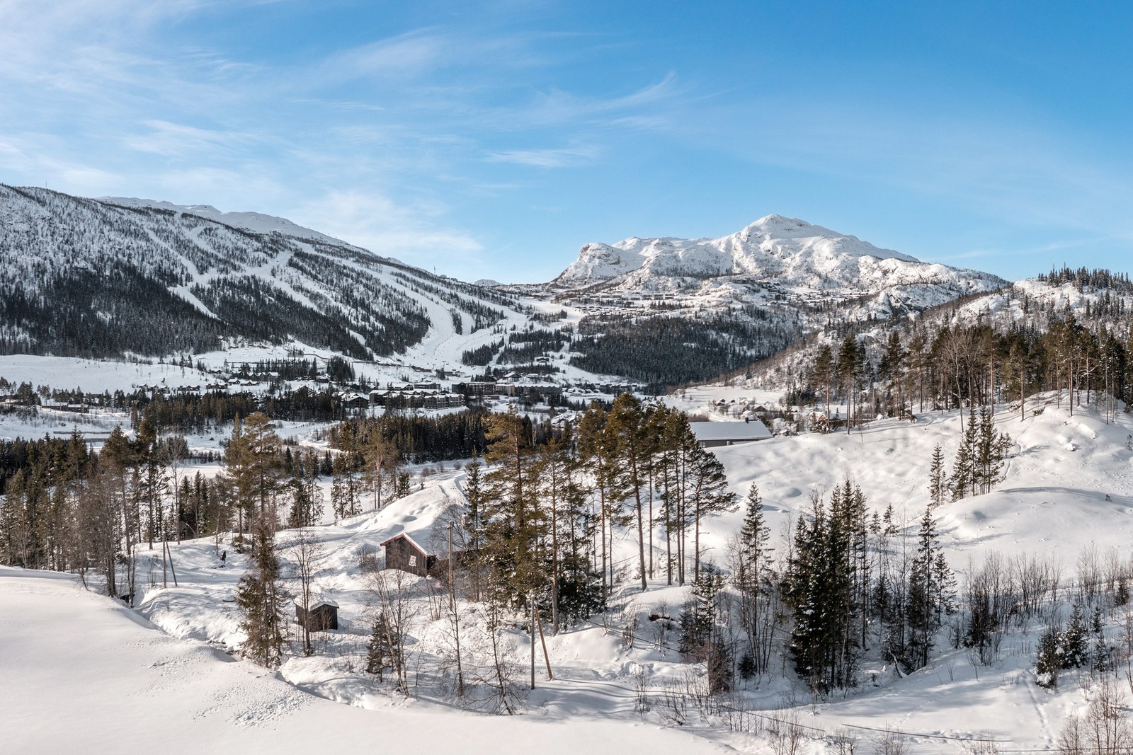 Her bor man tett på naturen, med langrennsløyper, topptur eller alpint like i nærheten. Galleribilde