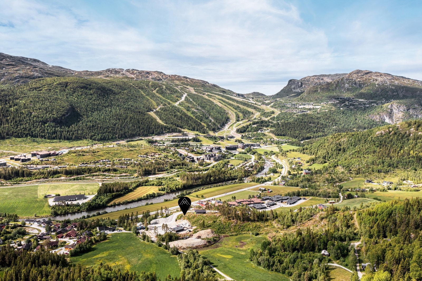 Sommertid i Fridalen byr på flotte turområder i nabolaget og tilgang til alt hva fjellet har å by på. Galleribilde