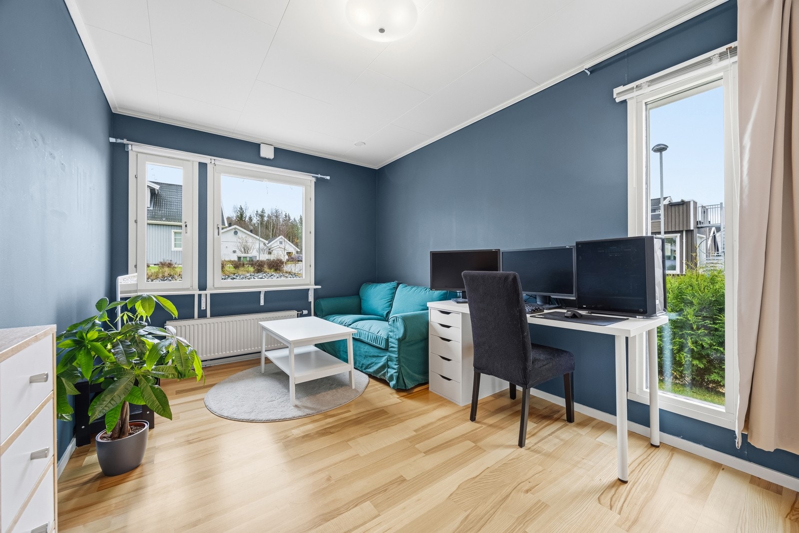 Soverom 5 i 1. etasje egner seg ypperlig som gjesteværelse, kontor eller hobbyrom. Galleribilde