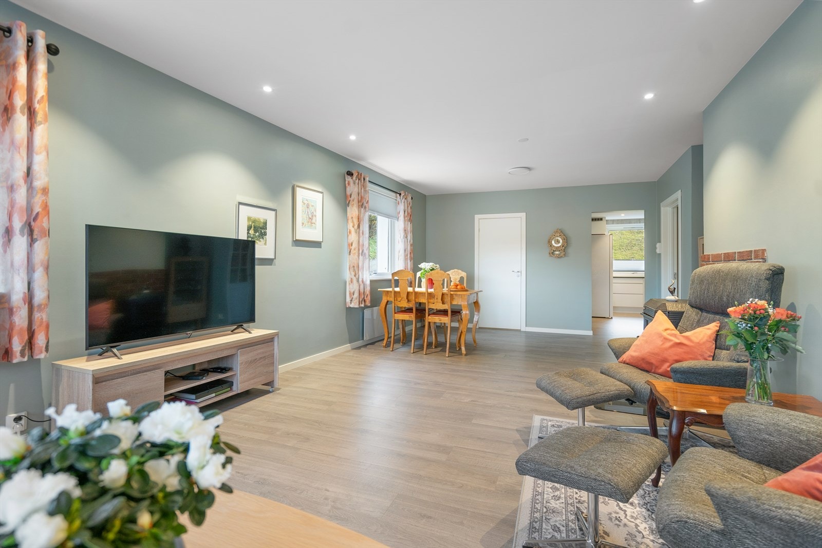 Innflytningsklar leilighet som ble oppusset i 2019! Galleribilde