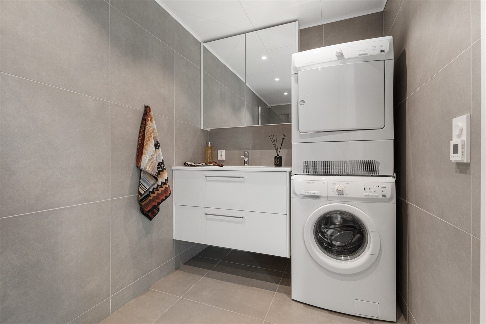 Flott, helfliset bad og elektriske varmekabler Galleribilde